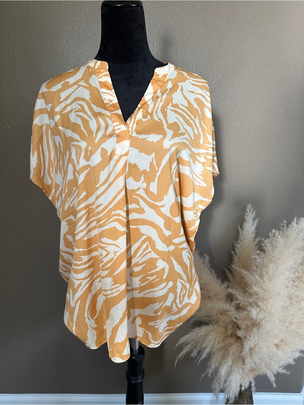 RACHEL Rachel Roy Cream & Tan Abstract V-Neck Short Dolman Sleeve Blouse
